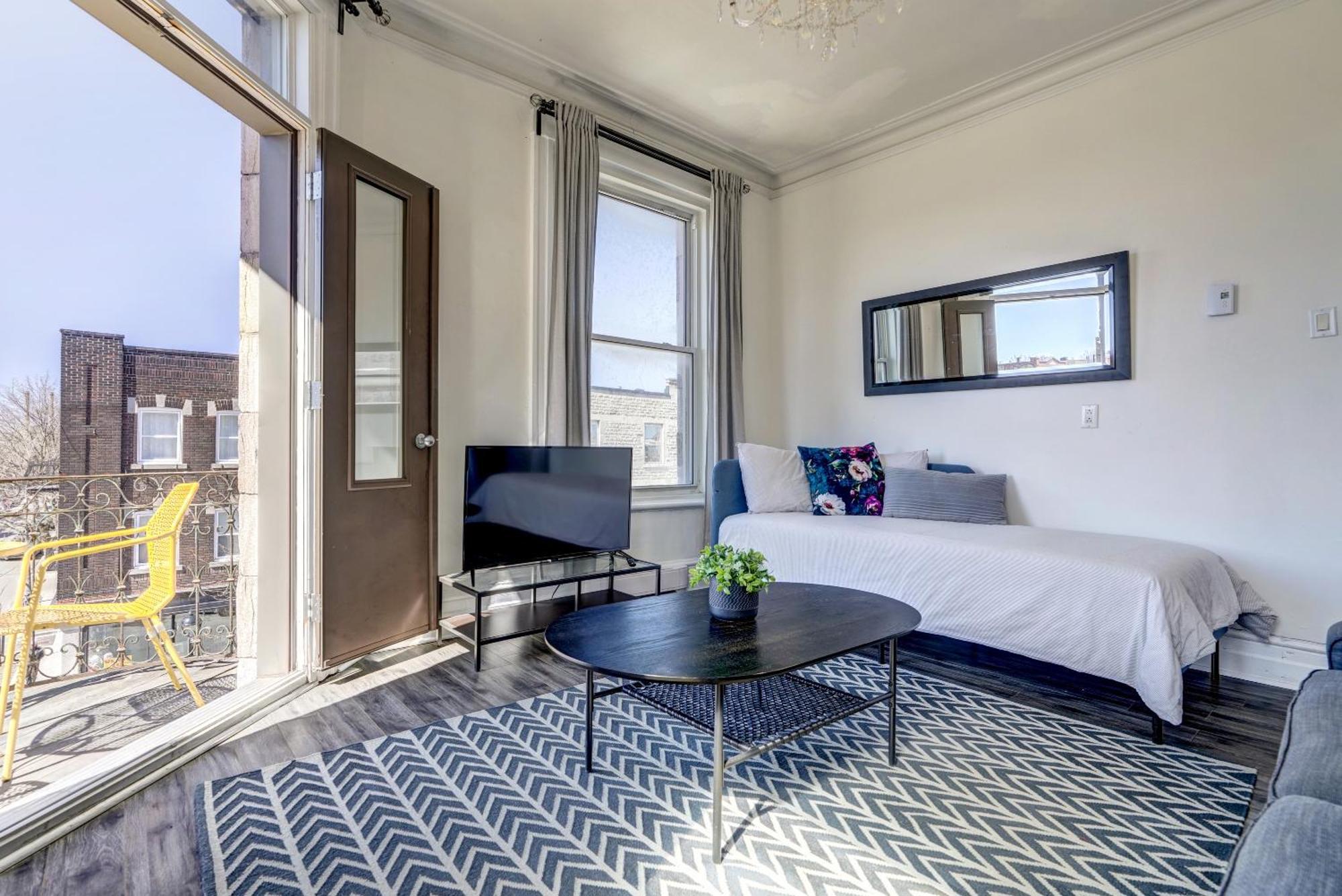 Chez Mont Royal Apartments! Montreal Exterior photo